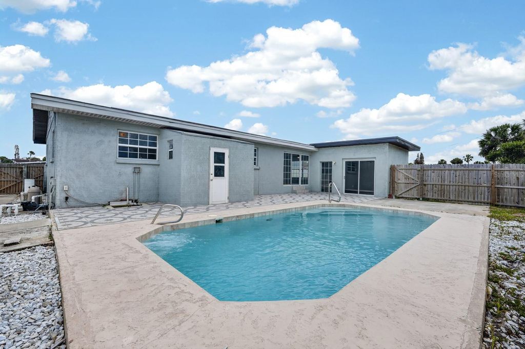 Image 31 of property listing at 1027 BEL AIRE DRIVE, Daytona Beach, FL 32118