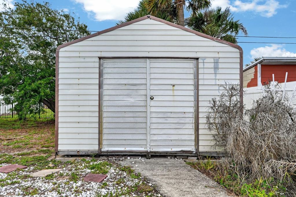 Image 36 of property listing at 1027 BEL AIRE DRIVE, Daytona Beach, FL 32118