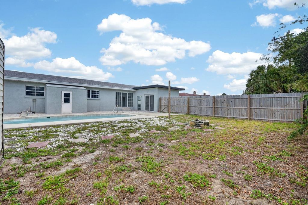 Image 38 of property listing at 1027 BEL AIRE DRIVE, Daytona Beach, FL 32118
