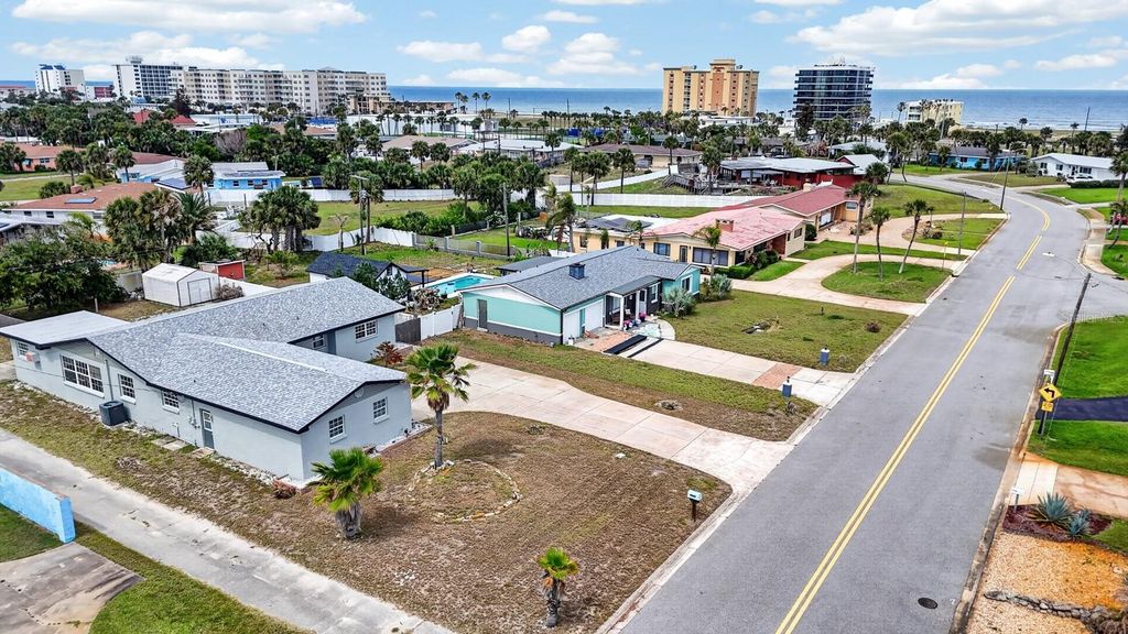 Image 43 of property listing at 1027 BEL AIRE DRIVE, Daytona Beach, FL 32118