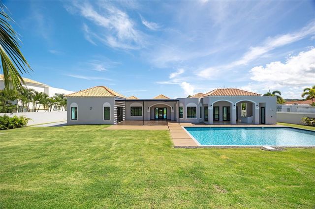 G21 PASEO GALICIA, Vega Alta, PR 00692