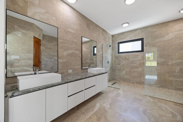 G21 PASEO GALICIA, Vega Alta, PR 00692