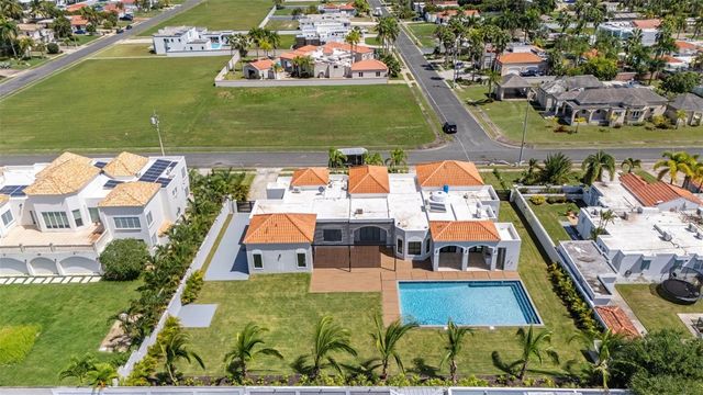 G21 PASEO GALICIA, Vega Alta, PR 00692