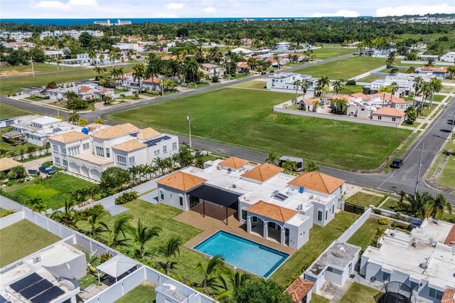 G21 PASEO GALICIA, Vega Alta, PR 00692