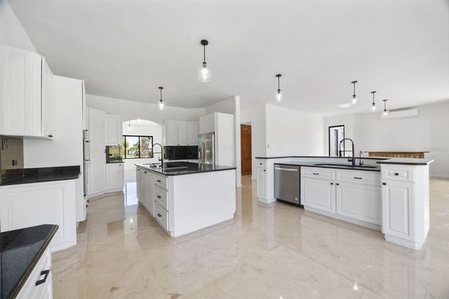 G21 PASEO GALICIA, Vega Alta, PR 00692