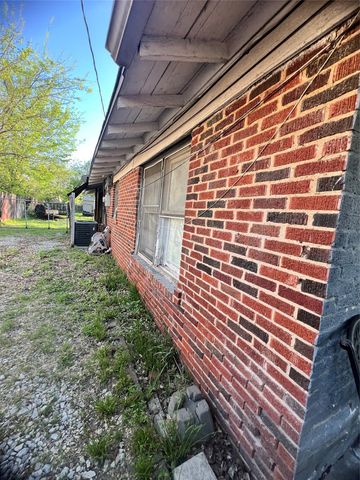 3208 Knox Street, Fort Worth, TX 76119