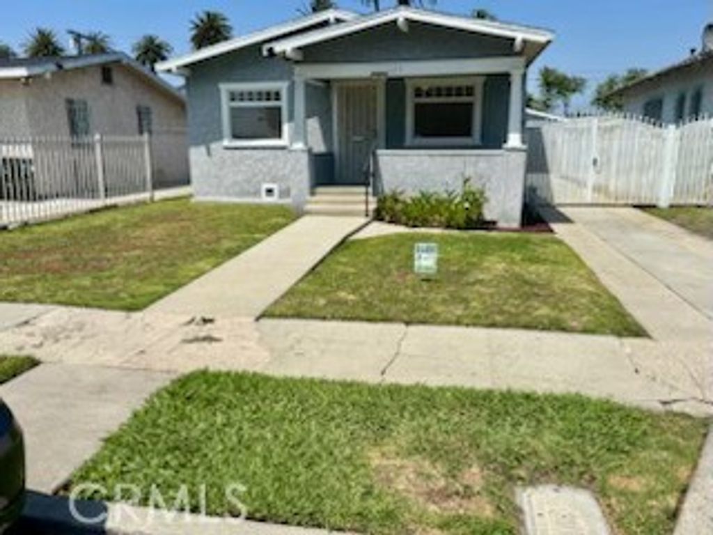 Image 1 of property listing at 323 W 82nd, Los Angeles, CA 90003