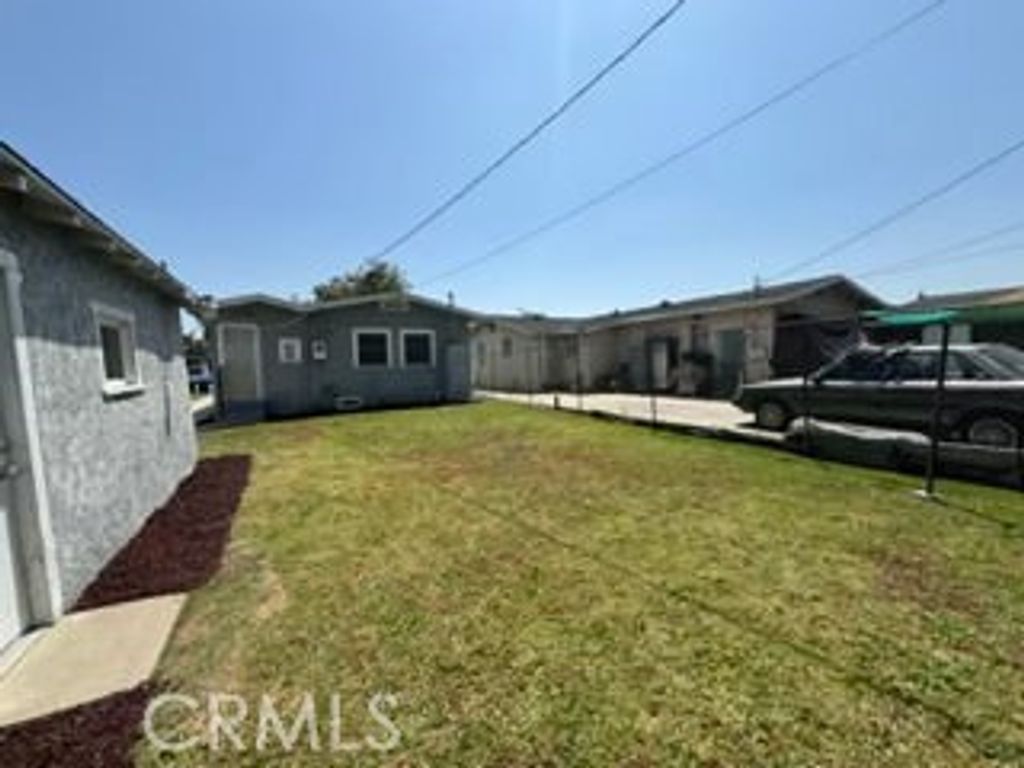 Image 13 of property listing at 323 W 82nd, Los Angeles, CA 90003