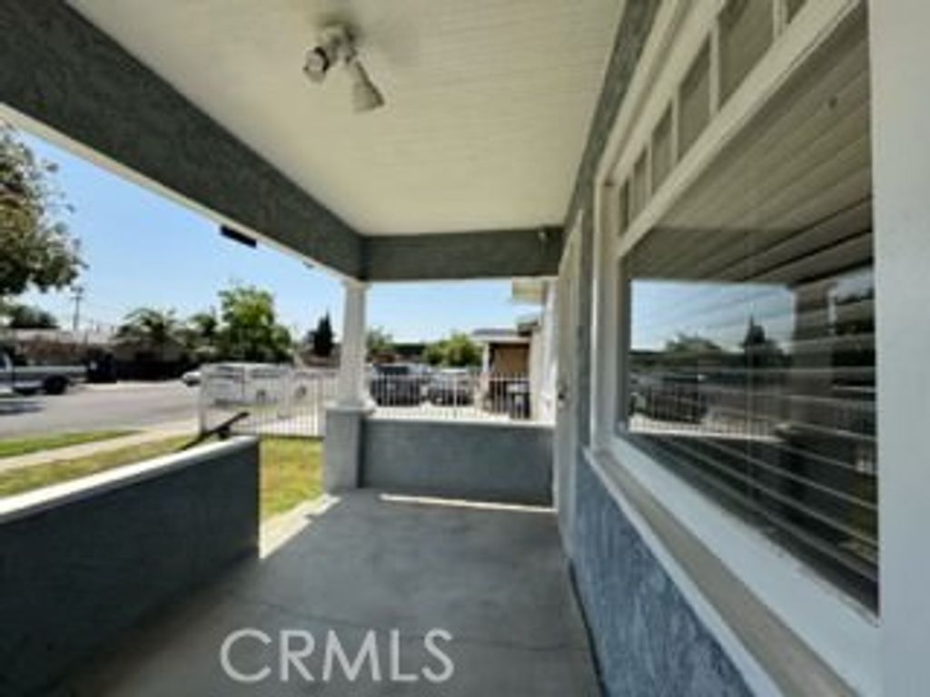 Image 5 of property listing at 323 W 82nd, Los Angeles, CA 90003