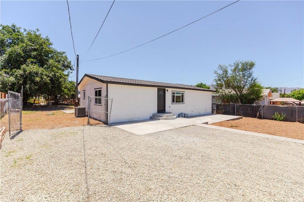 Image 1 of property listing at 21225 Victorian, Wildomar, CA 92595