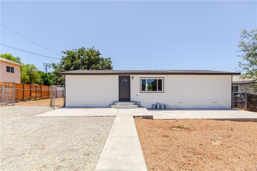 Image 2 of property listing at 21225 Victorian, Wildomar, CA 92595