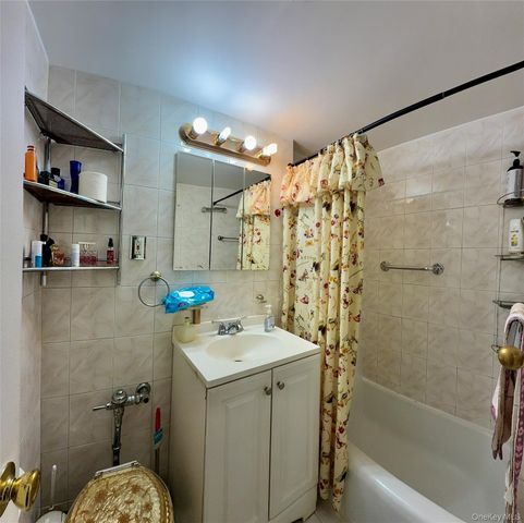 61-45 98th Street 12 F, Rego Park, NY 11374