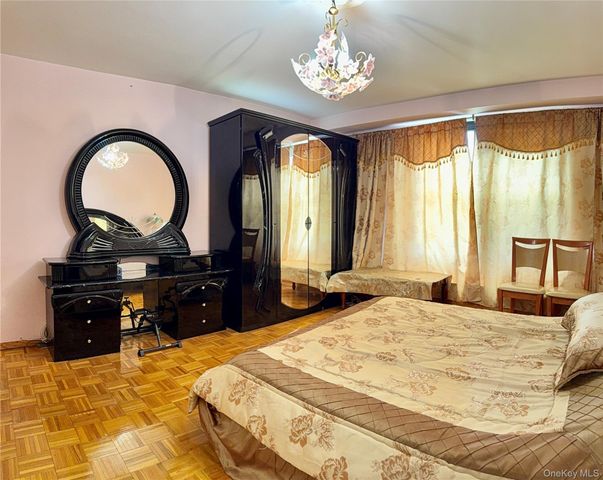 61-45 98th Street 12 F, Rego Park, NY 11374