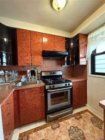 61-45 98th Street 12 F, Rego Park, NY 11374