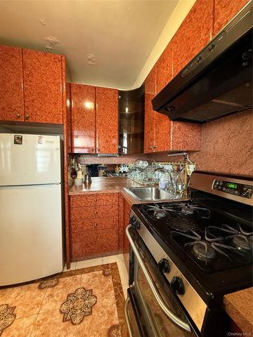 61-45 98th Street 12 F, Rego Park, NY 11374