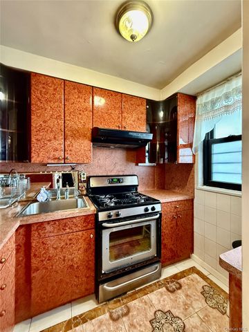 61-45 98th Street 12 F, Rego Park, NY 11374