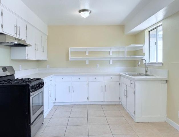 2234 E University Avenue, Fresno, CA 93703