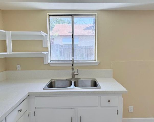 2234 E University Avenue, Fresno, CA 93703