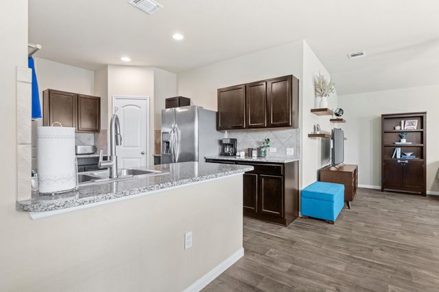 404 Cassandra DR, Hutto, TX 78634