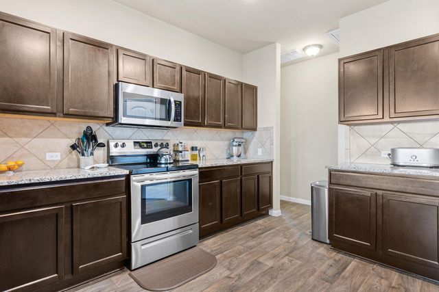 404 Cassandra DR, Hutto, TX 78634