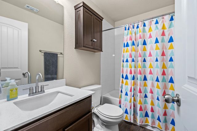 404 Cassandra DR, Hutto, TX 78634