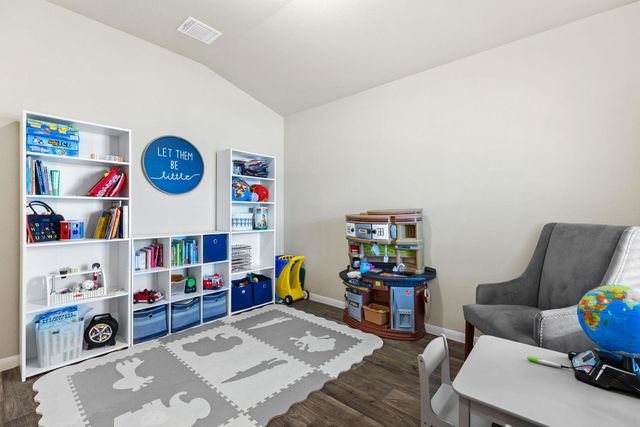 404 Cassandra DR, Hutto, TX 78634