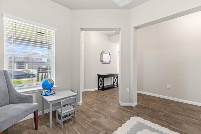 404 Cassandra DR, Hutto, TX 78634