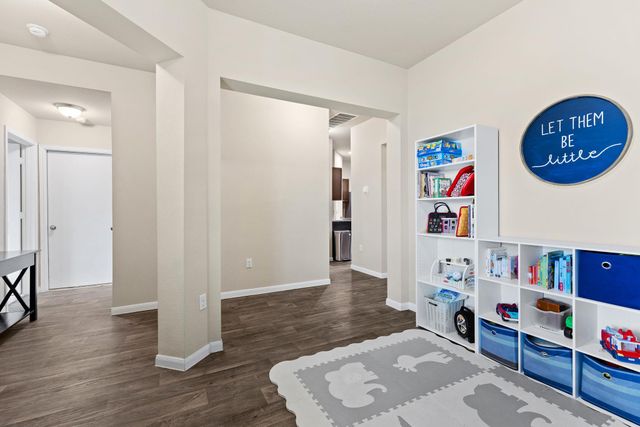 404 Cassandra DR, Hutto, TX 78634