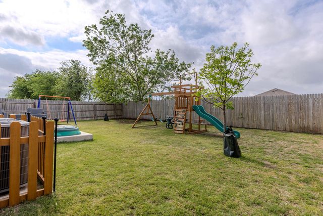 404 Cassandra DR, Hutto, TX 78634