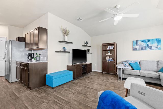 404 Cassandra DR, Hutto, TX 78634