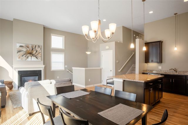 7904 Cottonwood Lane, West Des Moines, IA 50266