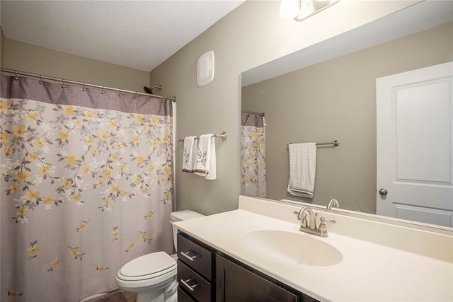 7904 Cottonwood Lane, West Des Moines, IA 50266