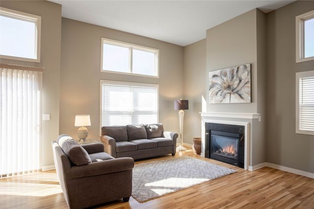 7904 Cottonwood Lane, West Des Moines, IA 50266