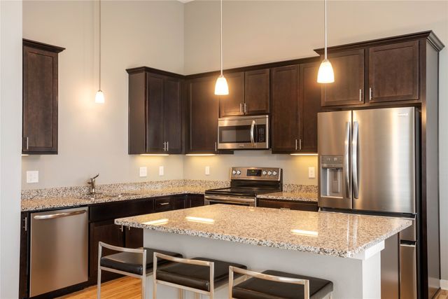 7904 Cottonwood Lane, West Des Moines, IA 50266