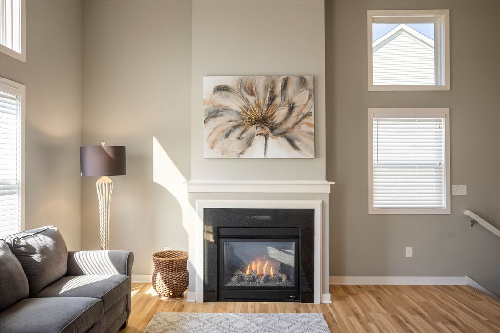 7904 Cottonwood Lane, West Des Moines, IA 50266