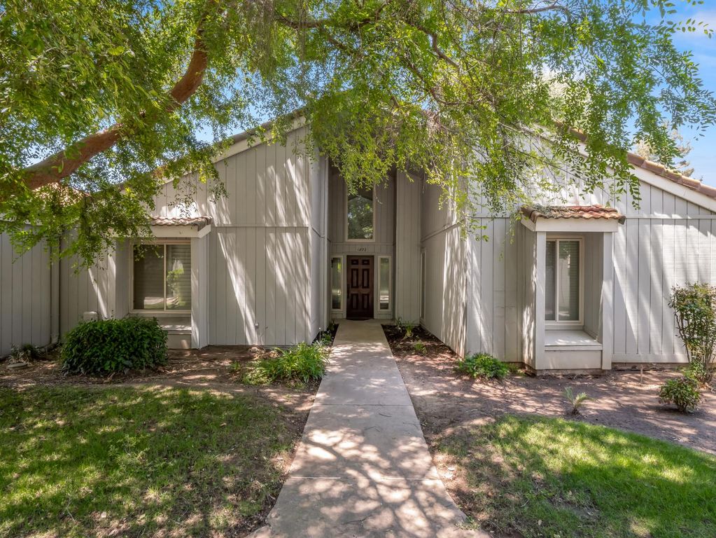 Image 1 of property listing at 1872 Cougar Lane, Clovis, CA 93611