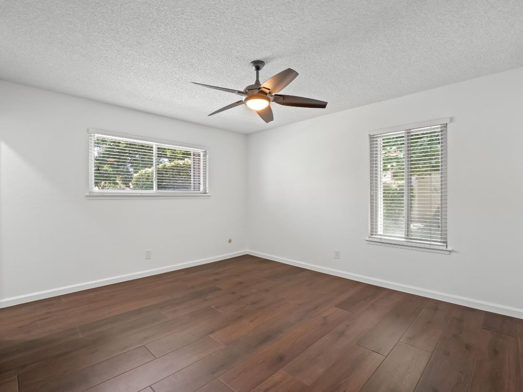Image 17 of property listing at 1872 Cougar Lane, Clovis, CA 93611