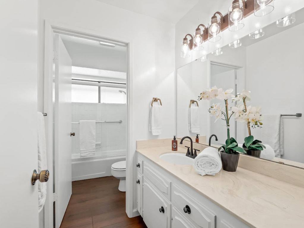Image 18 of property listing at 1872 Cougar Lane, Clovis, CA 93611