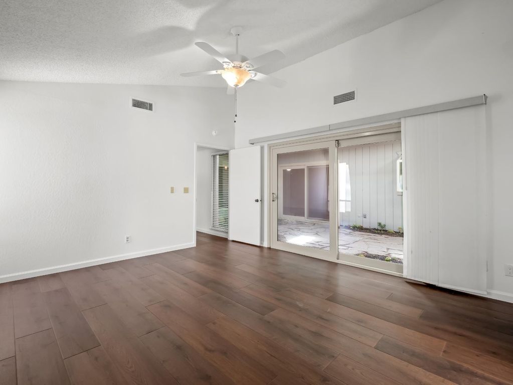 Image 21 of property listing at 1872 Cougar Lane, Clovis, CA 93611
