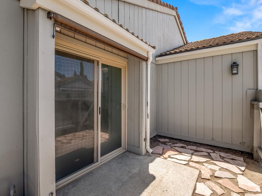 Image 27 of property listing at 1872 Cougar Lane, Clovis, CA 93611