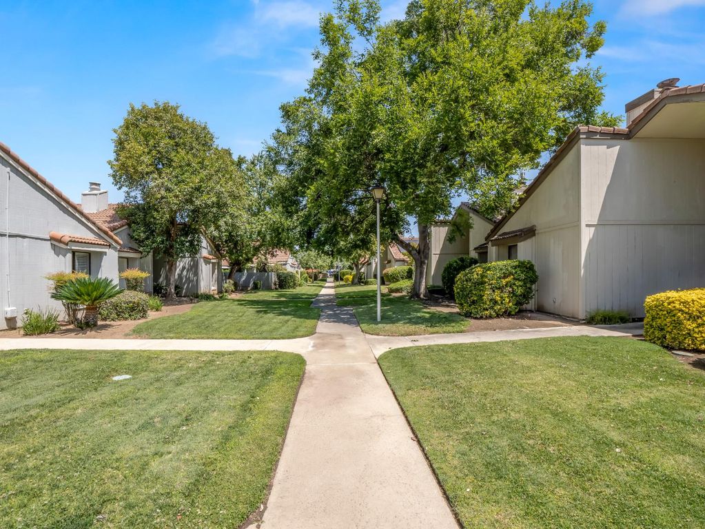 Image 31 of property listing at 1872 Cougar Lane, Clovis, CA 93611
