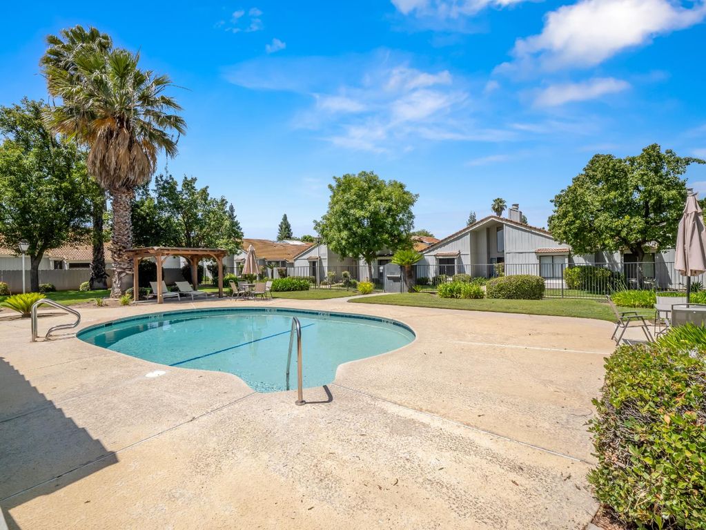 Image 32 of property listing at 1872 Cougar Lane, Clovis, CA 93611