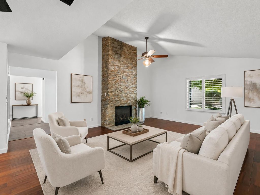 Image 5 of property listing at 1872 Cougar Lane, Clovis, CA 93611