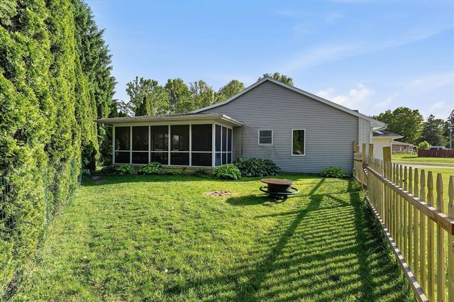 22401 Happy Drive, Cassopolis, MI 49031