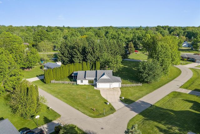 22401 Happy Drive, Cassopolis, MI 49031