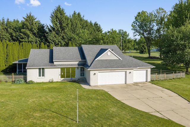 22401 Happy Drive, Cassopolis, MI 49031