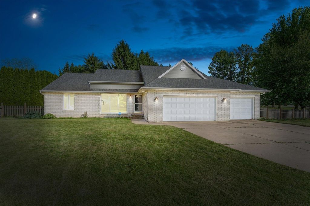 22401 Happy Drive, Cassopolis, MI 49031