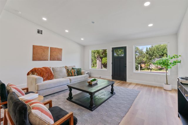 9009 Glenn LN, Austin, TX 78753