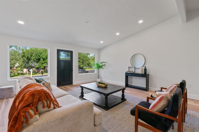 9009 Glenn LN, Austin, TX 78753