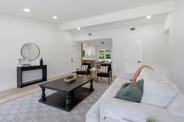 9009 Glenn LN, Austin, TX 78753